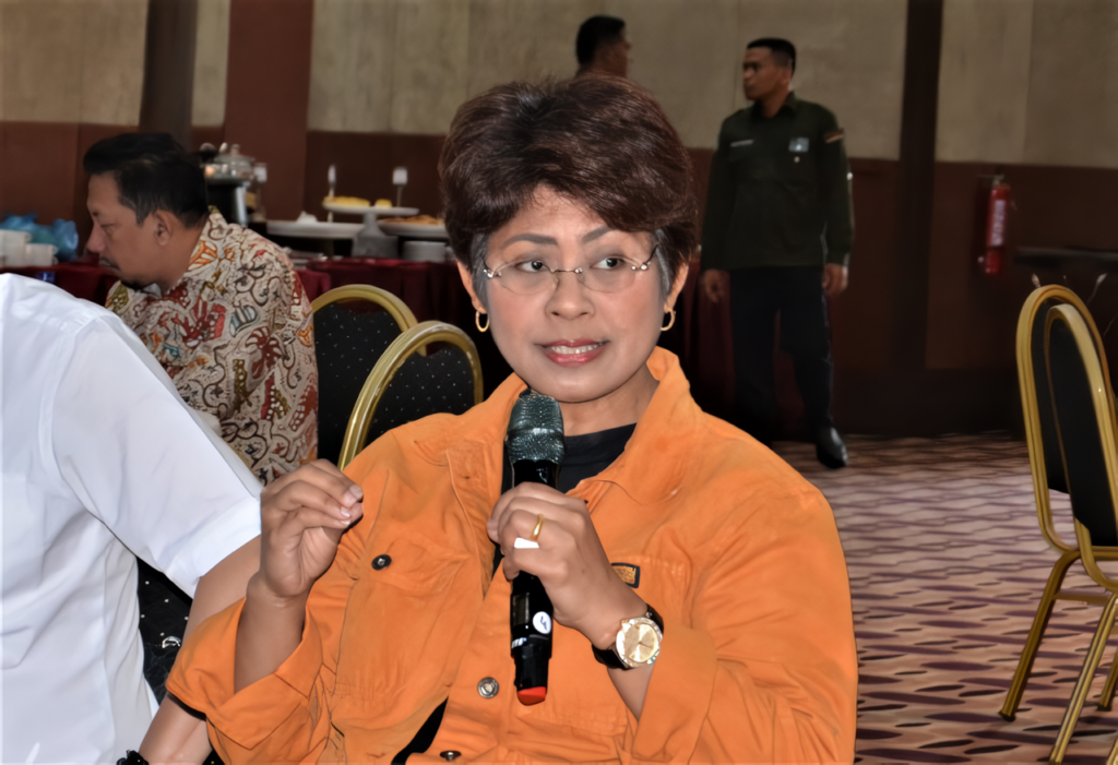 Anggota Komisi VII DPR RI Mercy Chriesty Barends aat pertemuan Komisi VII DPR dengan IBC saat kunjungan kerja reses di Balige, Sumatera Utara. Foto: Ayu/Man.