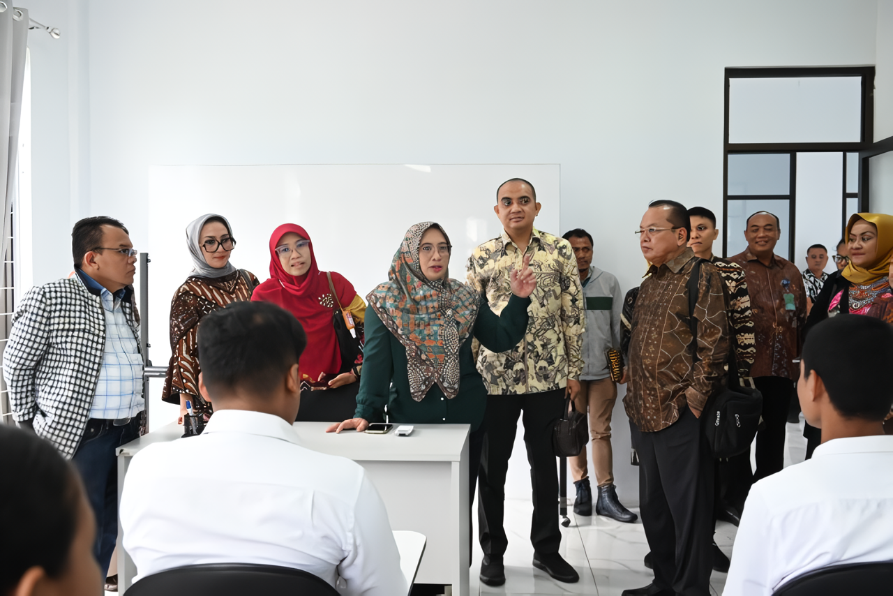 Wakil Ketua Komisi IX Nihayatul Wafiroh saat memimpin Kunjungan Kerja ke BLKK Kesenian Halong di Ambon, Maluku, Jumat (14/7/2023). Foto: Bianca/nr.