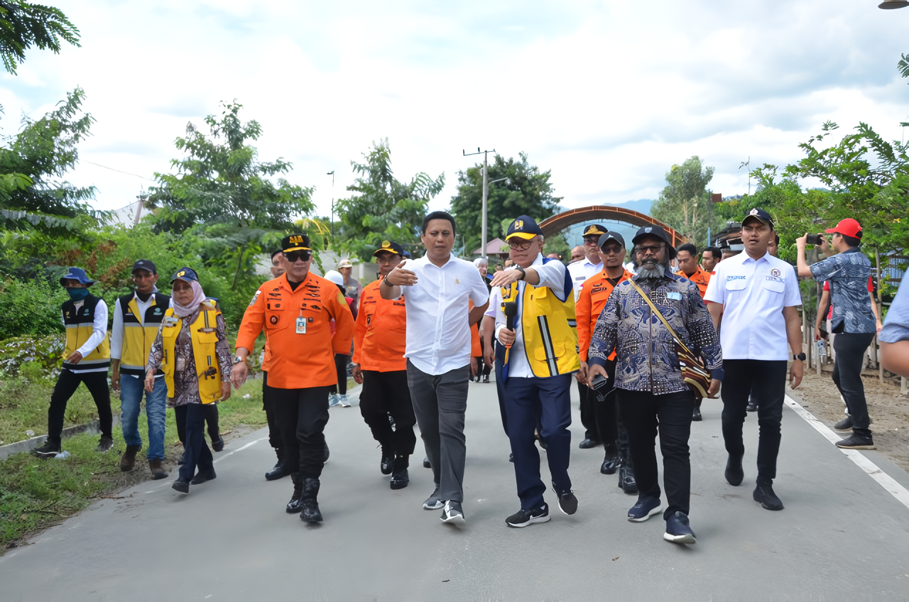 Wakil Ketua Komisi V DPR RI Andi Iwan Darmawan Aras saat meninjau sejumlah lokasi Kunjungan Kerja Reses Komisi V DPR RI di Sulawesi Tengah. Foto: Nadya/nr.